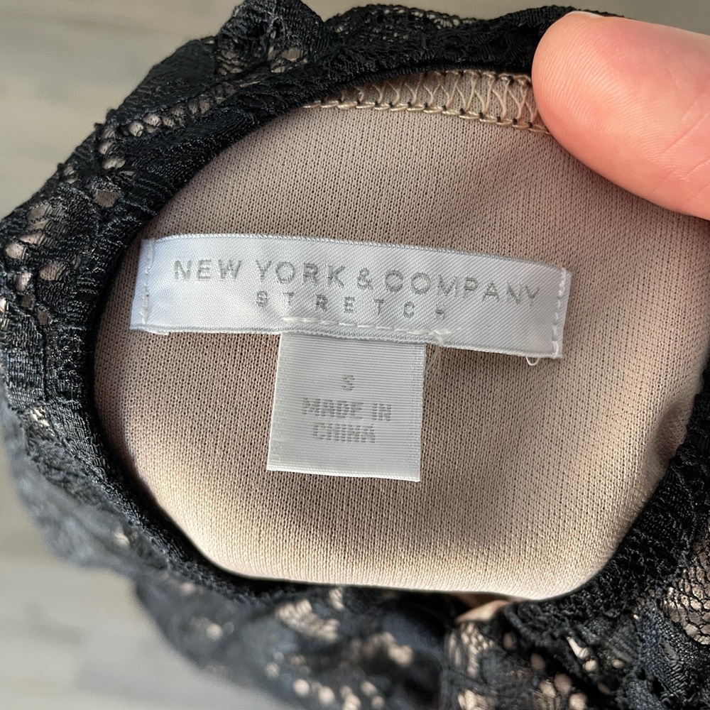 NEW YORK AND COMPANY - EUC black lace top size SMALL - Picture 6 of 13